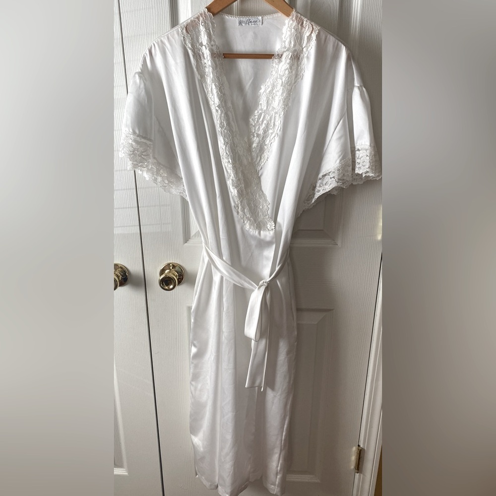 VINTAGE Union USA Miss Elaine White Silky Lace Trim‎ Bridal Wedding Pegnoir SZ M